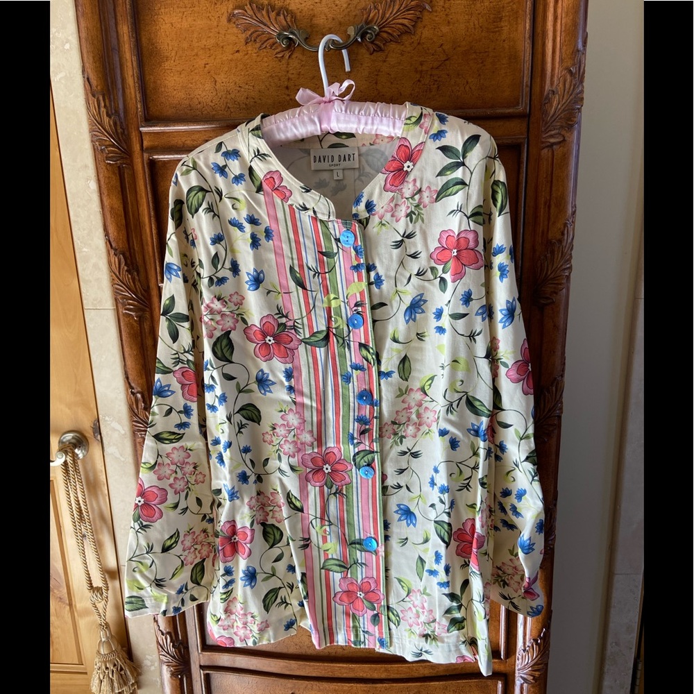 Ladies shirt. Never worn (but no tags) size Large. 100% Tencel. Beautiful!!